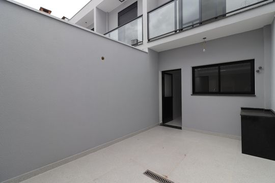 Quintal de casa à venda com 3 quartos, 130m² em Jardim Ubirajara, São Paulo