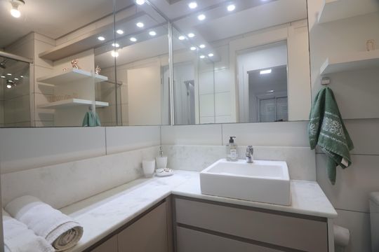 Banheiro  de apartamento para alugar com 2 quartos, 53m² em Fátima, Canoas