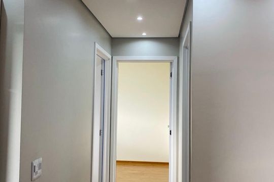 Corredor de apartamento à venda com 2 quartos, 58m² em Jardim Itapark, Mauá