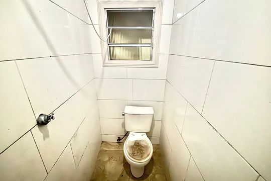 Banheiro de casa para alugar com 1 quarto, 55m² em Guaianases, São Paulo