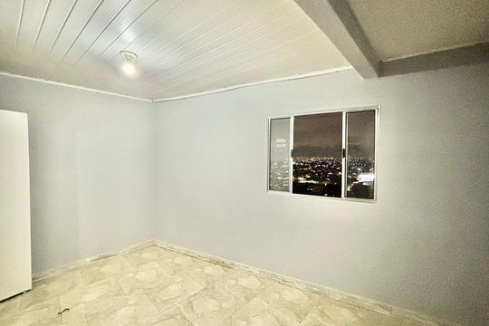 Quarto 1 de casa para alugar com 1 quarto, 55m² em Guaianases, São Paulo