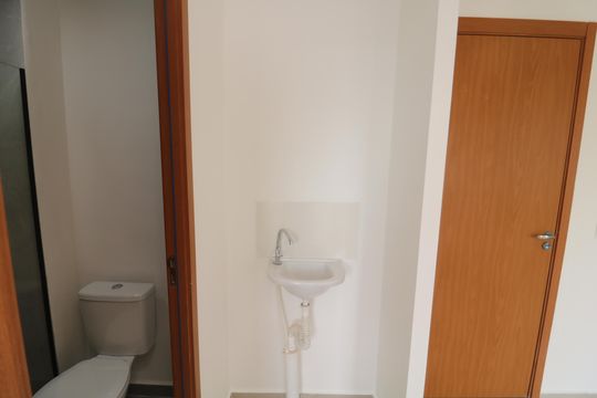 Banheiro de apartamento para alugar com 2 quartos, 36m² em Vila Antonieta, São Paulo