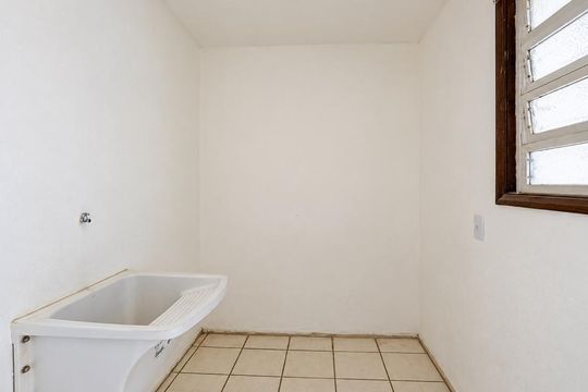 Área de serviço de casa para alugar com 3 quartos, 230m² em Jardim Lindóia, Porto Alegre