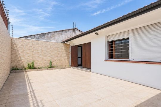 Área Externa de casa para alugar com 3 quartos, 230m² em Jardim Lindóia, Porto Alegre