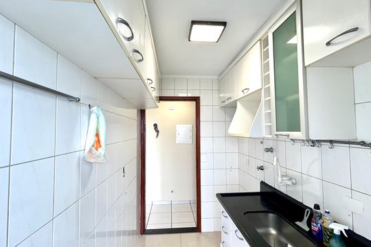 Cozinha de apartamento à venda com 2 quartos, 50m² em Jardim Vila Galvao, Guarulhos
