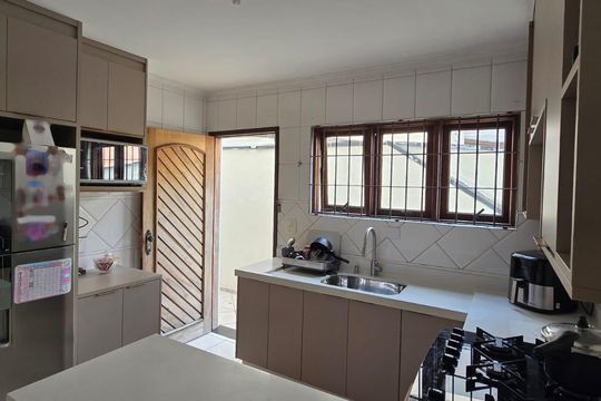 Cozinha  de casa à venda com 2 quartos, 150m² em Parque Renato Maia, Guarulhos