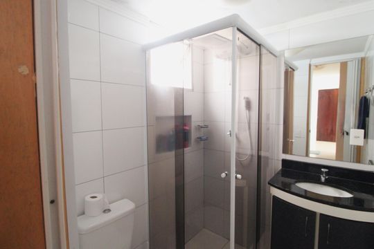 Banheiro de apartamento à venda com 2 quartos, 64m² em Terceira Divisão de Interlagos, São Paulo