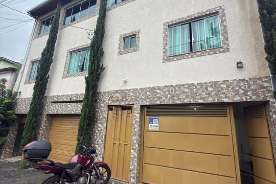 Fachada de casa para alugar com 3 quartos, 240m² em Lindéia, Contagem