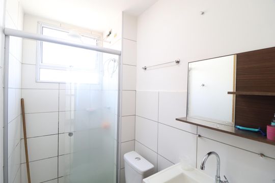 Banheiro Social de apartamento para alugar com 2 quartos, 50m² em Jardim Patricia, Uberlândia