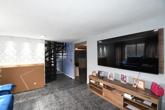 Casa à venda com 4 quartos, 240m² em Cajuru, Curitiba