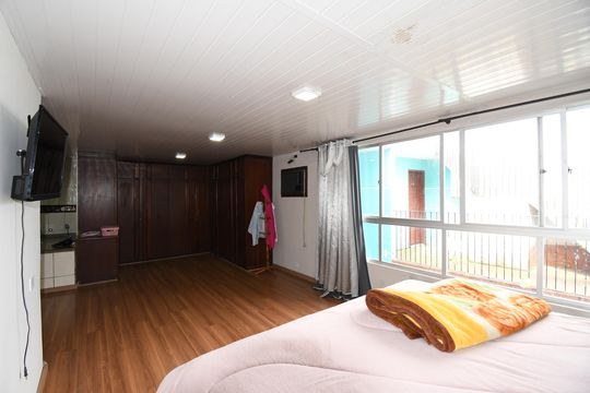 Suíte de casa à venda com 4 quartos, 240m² em Cajuru, Curitiba