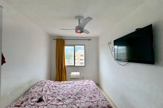 Quarto 1 de apartamento para alugar com 2 quartos, 49m² em Taquara, Rio de Janeiro
