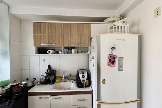 Cozinha de apartamento para alugar com 2 quartos, 49m² em Taquara, Rio de Janeiro