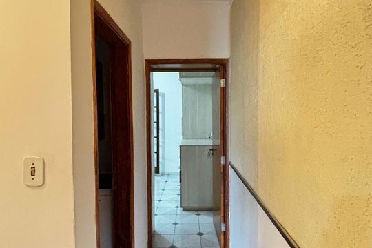 Corredor de casa para alugar com 2 quartos, 105m² em Vila Aquilino, Santo André