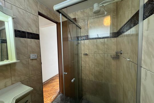 Banheiro 1 de apartamento à venda com 3 quartos, 60m² em Iapi, Osasco