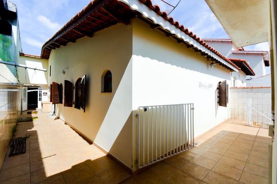 Quintal de casa para alugar com 3 quartos, 170m² em Jardim Santa Clara, Guarulhos