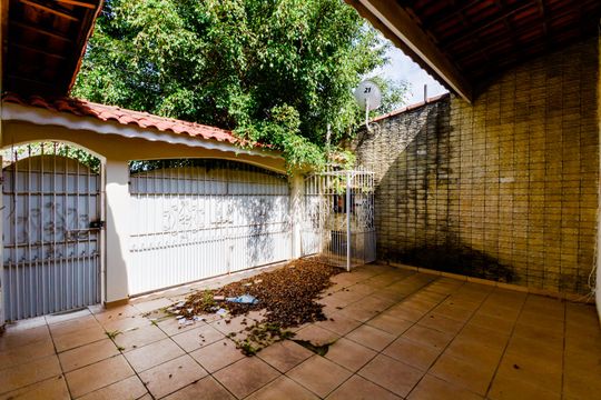 Garagem de casa para alugar com 3 quartos, 170m² em Jardim Santa Clara, Guarulhos