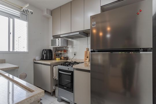 Cozinha e Área de Serviço de apartamento à venda com 2 quartos, 40m² em Chácara das Pedras, Porto Alegre