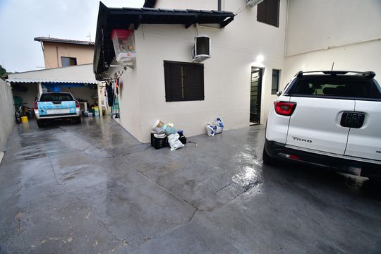 Garagem de casa para alugar com 3 quartos, 120m² em Parque São Quirino, Campinas