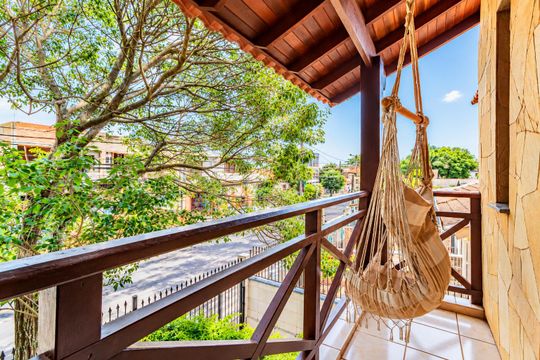 Varanda de casa para alugar com 4 quartos, 195m² em Parque da Matriz, Cachoeirinha