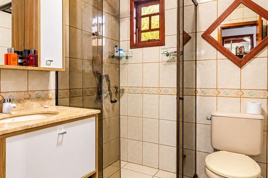 Banheiro 2 de casa para alugar com 4 quartos, 195m² em Parque da Matriz, Cachoeirinha