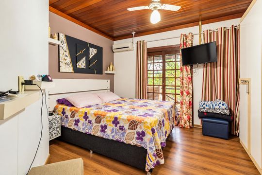 Quarto 1 de casa para alugar com 4 quartos, 195m² em Parque da Matriz, Cachoeirinha