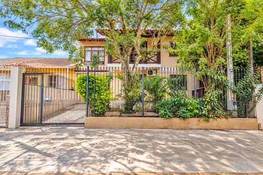 Fachada de casa para alugar com 4 quartos, 195m² em Parque da Matriz, Cachoeirinha