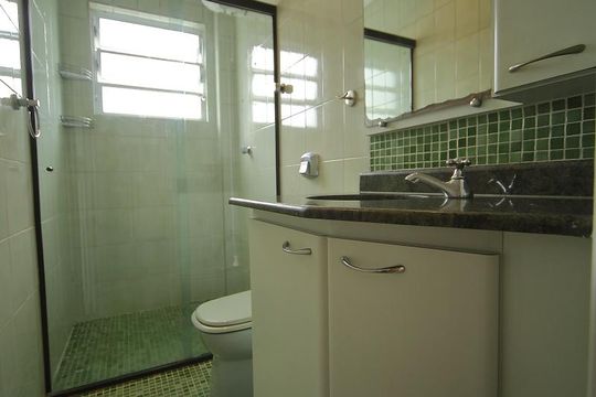 Banheiro  de apartamento para alugar com 1 quarto, 50m² em Vila Washington, São Bernardo do Campo