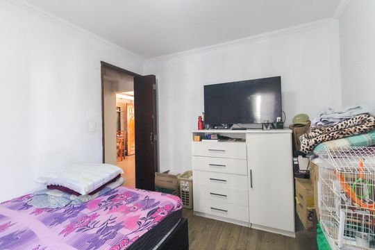 Quarto 1 de apartamento para alugar com 2 quartos, 45m² em Jardim Redil, São Paulo