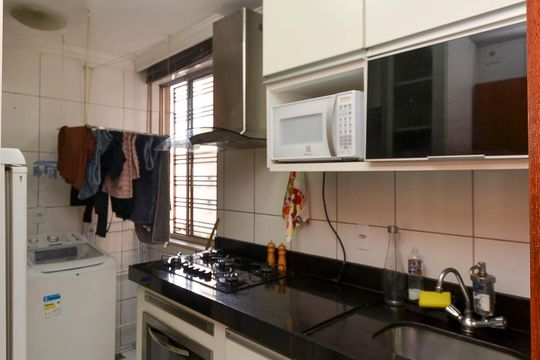 Cozinha de apartamento à venda com 2 quartos, 57m² em Camargos, Belo Horizonte