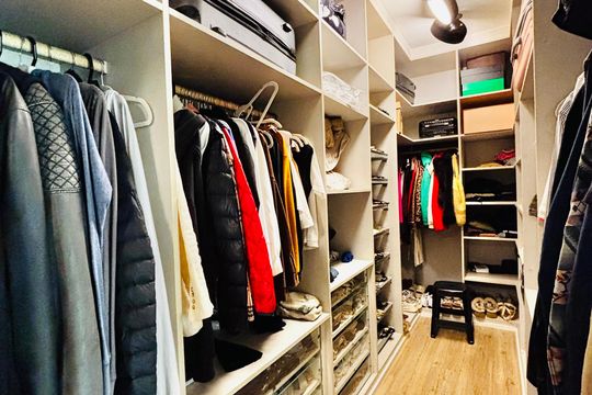 Closet da suíte 3 de casa de condomínio à venda com 3 quartos, 470m² em Residencial Cinco (alphaville), Santana de Parnaíba