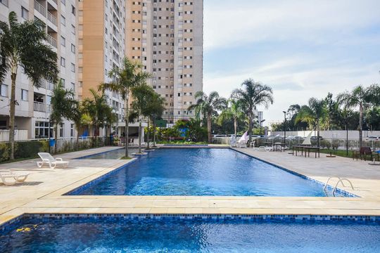 Piscina de apartamento para alugar com 2 quartos, 57m² em Jardim Henriqueta, Taboão da Serra
