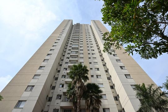 Fachada de apartamento para alugar com 2 quartos, 57m² em Jardim Henriqueta, Taboão da Serra