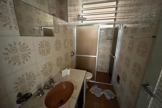 Banheiro 1 de apartamento à venda com 3 quartos, 48m² em Jardim Guanabara, Rio de Janeiro