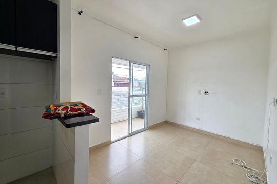 Sala de casa de condomínio para alugar com 3 quartos, 62m² em Nova Mirim, Praia Grande