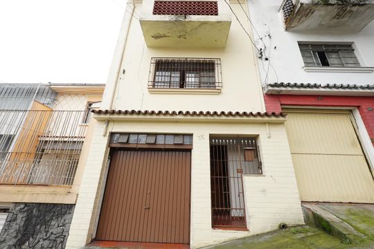 Fachada de casa à venda com 2 quartos, 180m² em Ipiranga, São Paulo