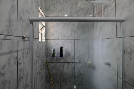 Banheiro de casa de condomínio para alugar com 2 quartos, 70m² em Vila Mogi Moderno, Mogi das Cruzes