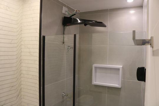 Banheiro de apartamento para alugar com 1 quarto, 28m² em Barra Funda, São Paulo