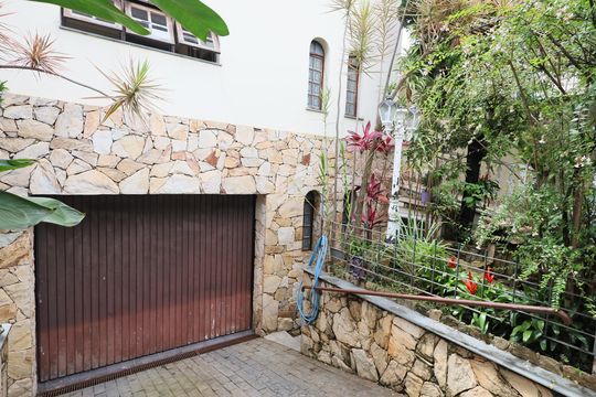 Garagem de casa à venda com 6 quartos, 325m² em Adalgisa, São Paulo