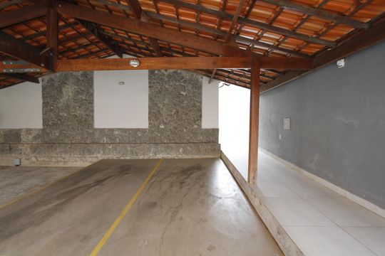 Garagem de apartamento à venda com 2 quartos, 75m² em João Pinheiro, Belo Horizonte