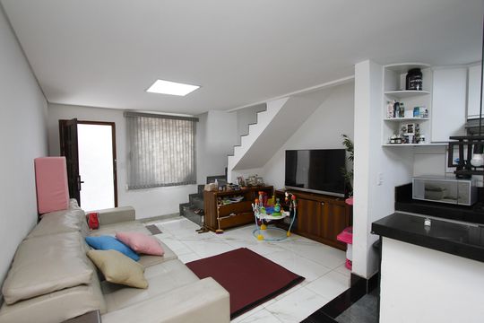 Apartamento à venda com 2 quartos, 75m² em João Pinheiro, Belo Horizonte