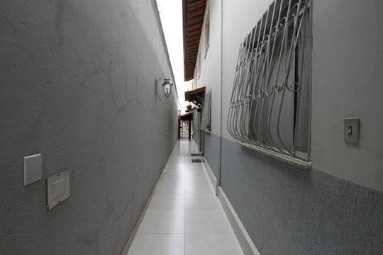 Corredor de apartamento à venda com 2 quartos, 75m² em João Pinheiro, Belo Horizonte