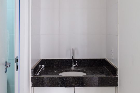 Banheiro de apartamento para alugar com 2 quartos, 47m² em Macedo, Guarulhos