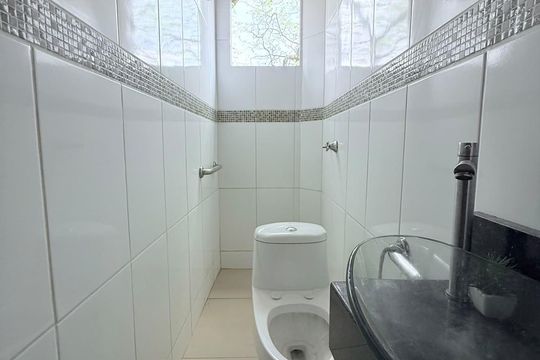 banheiro de casa para alugar com 1 quarto, 100m² em Alípio de Melo, Belo Horizonte