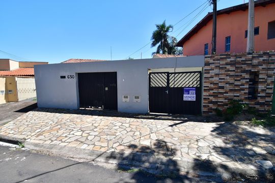 Fachada / Placa de casa à venda com 2 quartos, 100m² em Cidade Universitária, Campinas