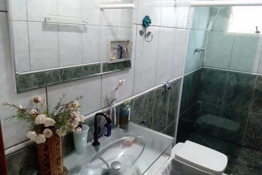 Banheiro 1 de casa à venda com 2 quartos, 135m² em Parque das Nacoes, Americana