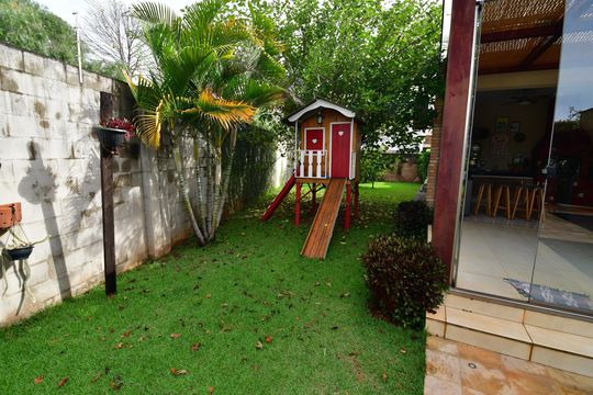 Jardim de casa de condomínio à venda com 4 quartos, 336m² em Bosque das Palmeiras, Campinas