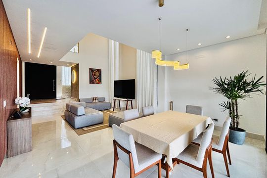 Sala de jantar de casa de condomínio para alugar com 4 quartos, 320m² em Alphaville, Barueri