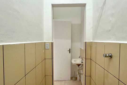 Banheiro de kitnet/studio para alugar com 1 quarto, 40m² em Pinheiros, São Paulo