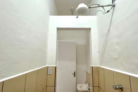 Banheiro de kitnet/studio para alugar com 1 quarto, 40m² em Pinheiros, São Paulo